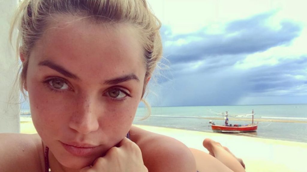 Ana de Armas nose job body measurements boob job