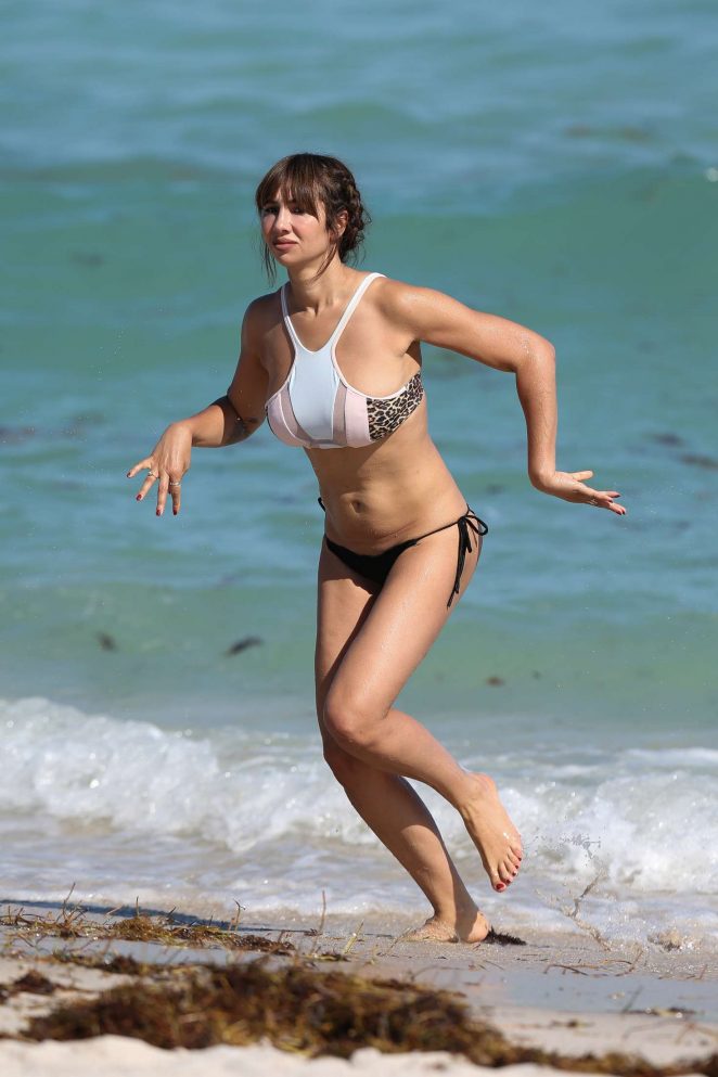 Jackie Cruz body measurements