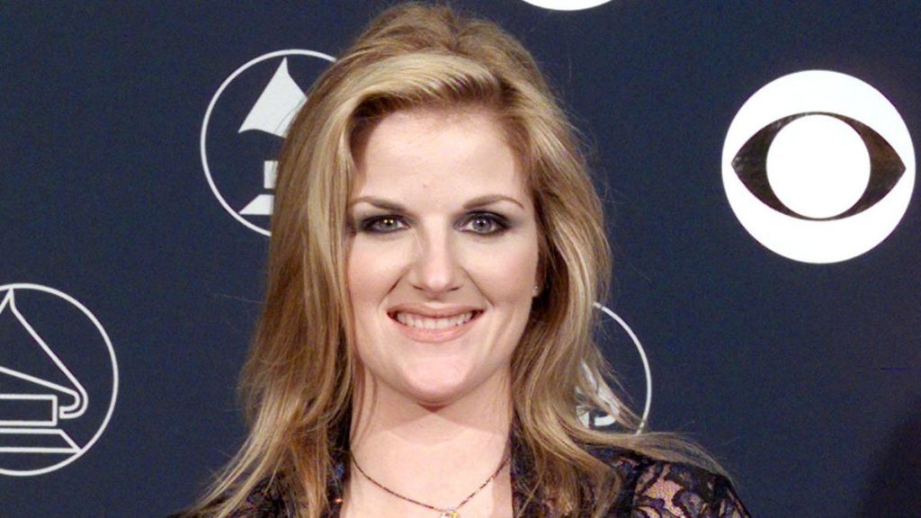 Trisha Yearwood boob job facelift body measurements