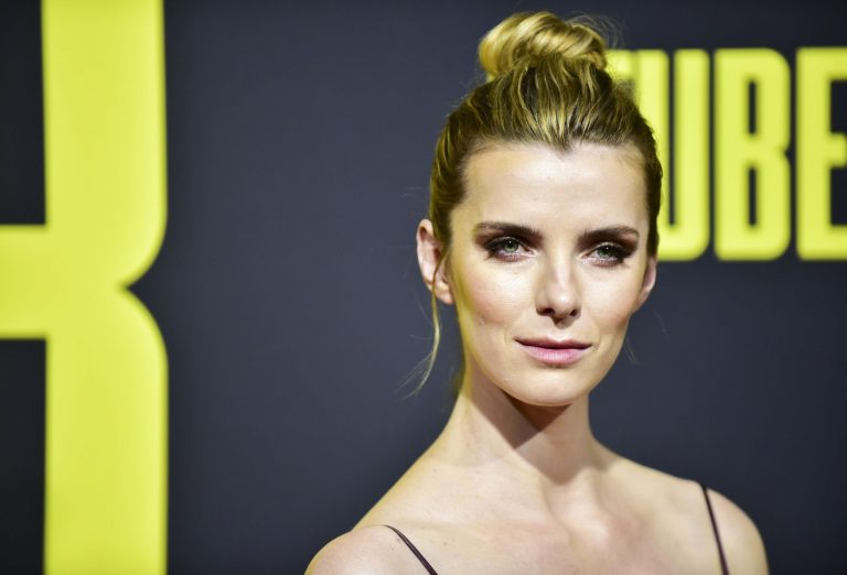 Betty Gilpin Plastic Surgery and Body Measurements
