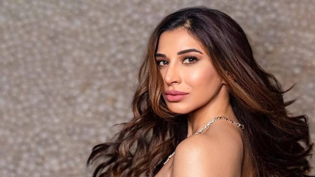 Sophie Choudry Lips