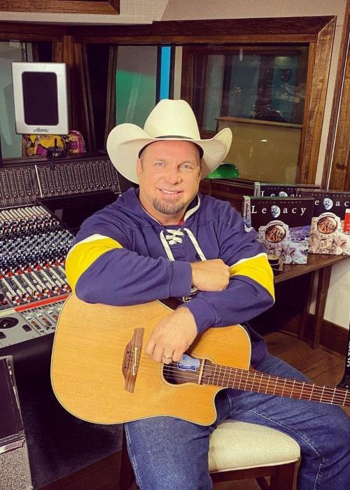 Garth Brooks Plastic Surgery Body